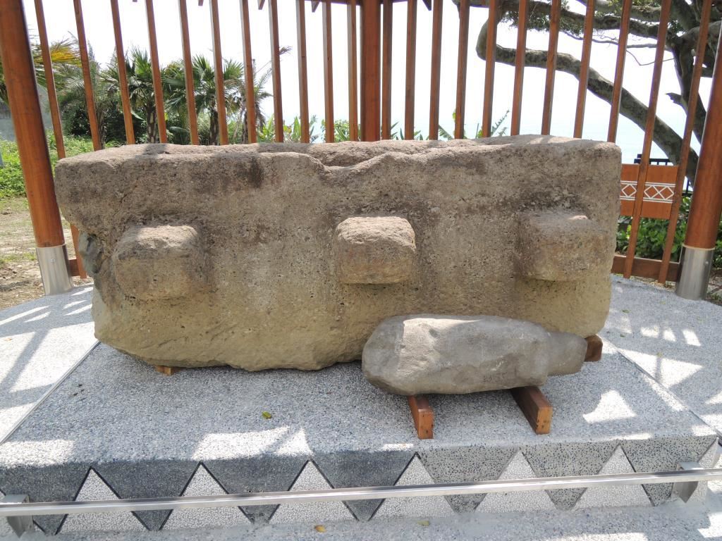 新社岩棺