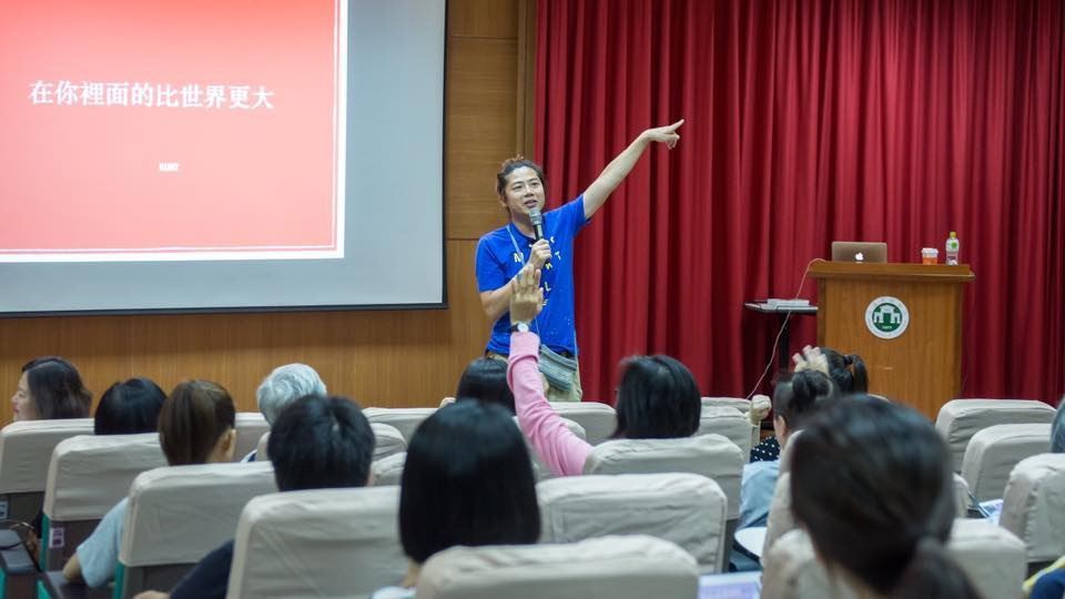 106年度藝文講堂-「在你裡面的比世界更大」