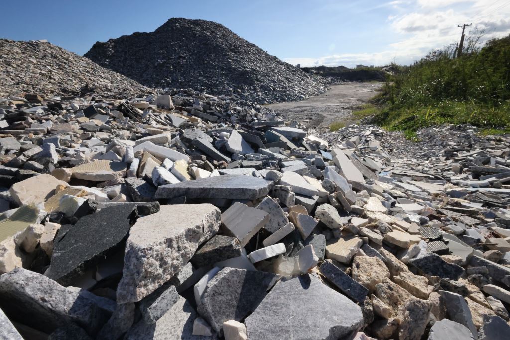 震後石材集中場