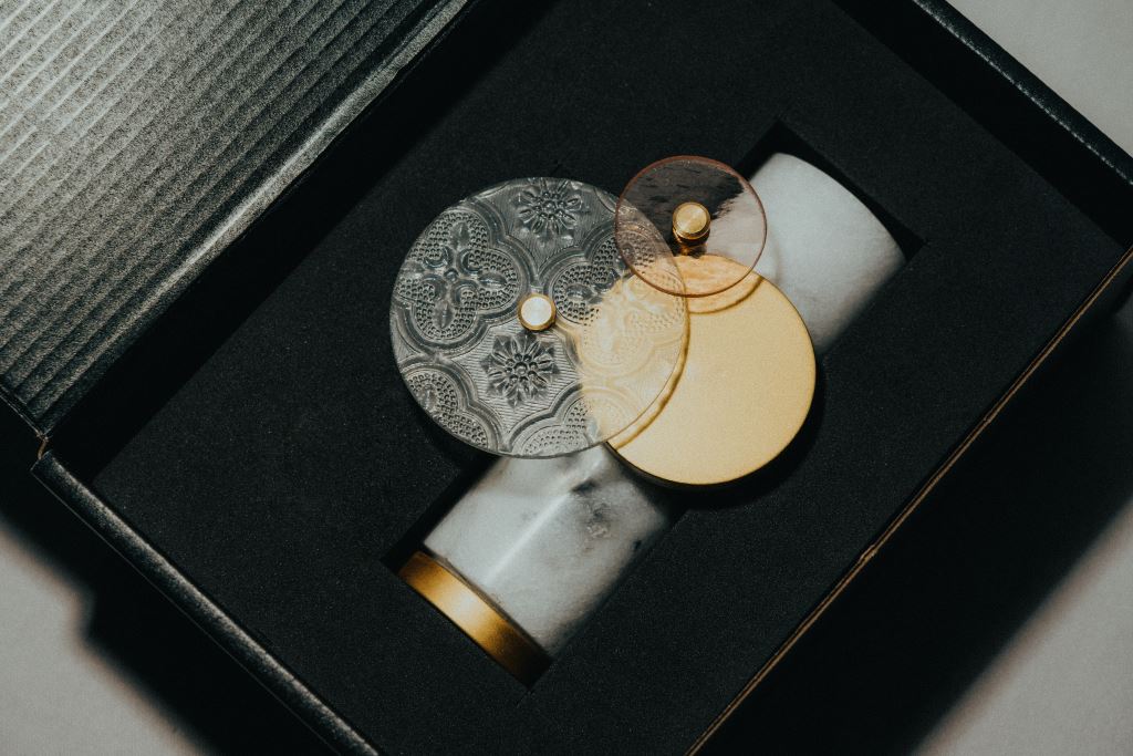 漣漪_熠崴整合創意工作室 廖明儀_白大理石、蛇紋石、複合媒材