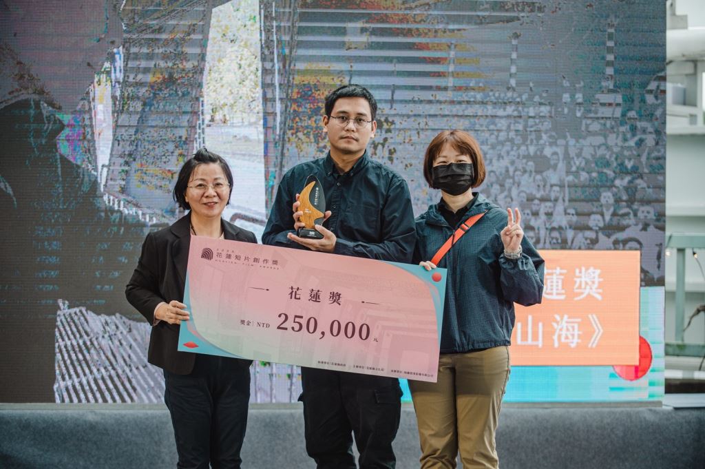 花蓮獎得主與長官合照