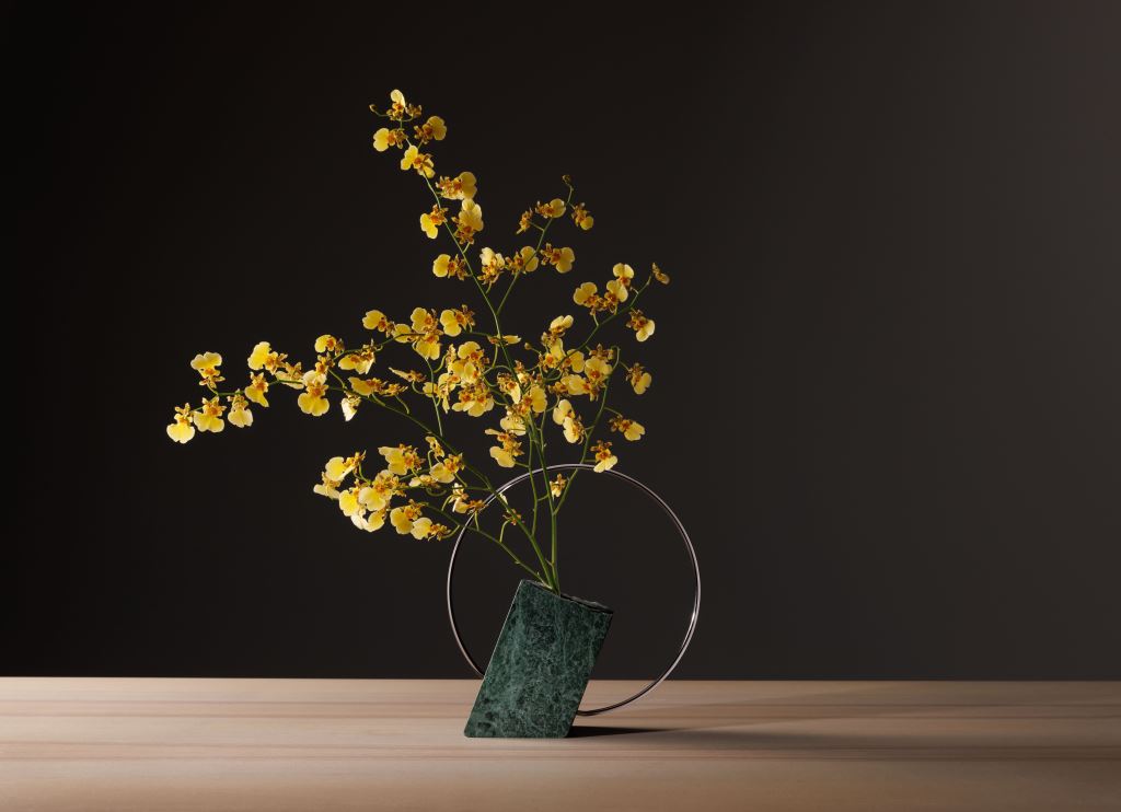 王 翔  擴香花器・傾石之韻  2024  鋁合金、不銹鋼、石材  20 x 7 x 21 cm